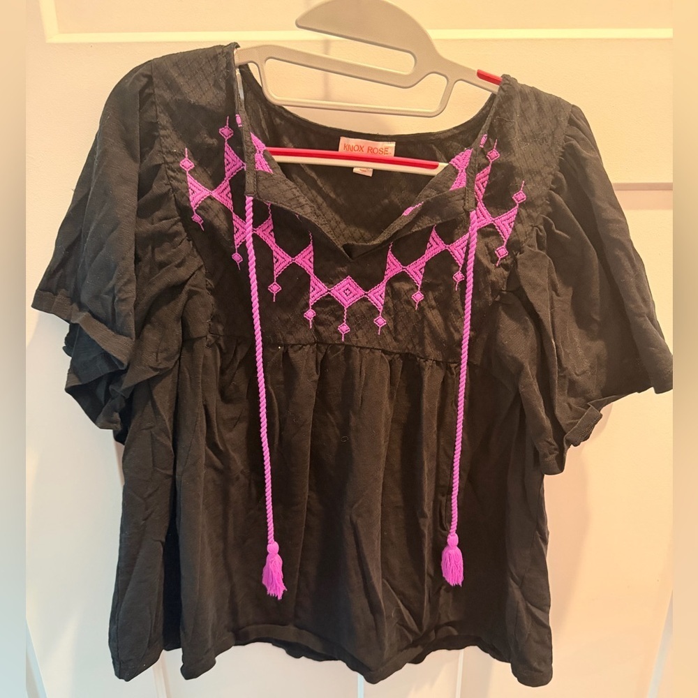 Knox Rose Black Boho Embroidered Tassel Peasant Top Medium Pink Embroidery